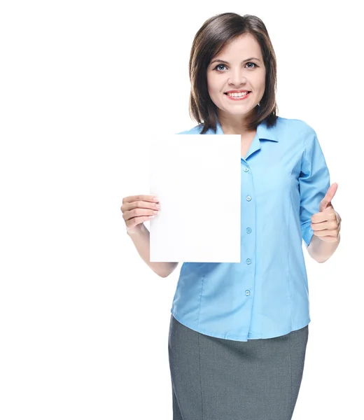 Привлекательная молодая женщина в голубой блузке. Держит плакат и показывает — стоковое фото
