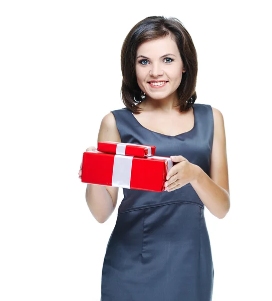 Attraktive junge Frau im grauen Businesskleid. hält ein Geschenk in Händen — Stockfoto