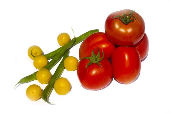 Tomates com feijão verde e ameixas cereja — Fotografia de Stock
