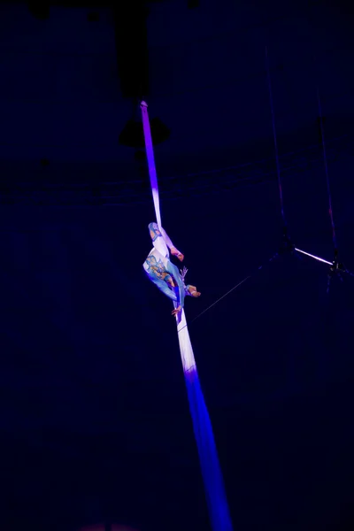 Літаючих гімнастка — стокове фото