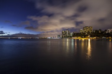 Honolulu waikiki hawaii gecesi