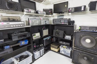 iç müzik ve elektronik mağazası