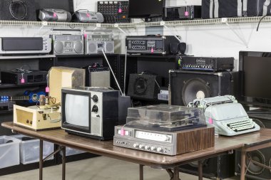 iç tasarruf mağaza vintage elektronik