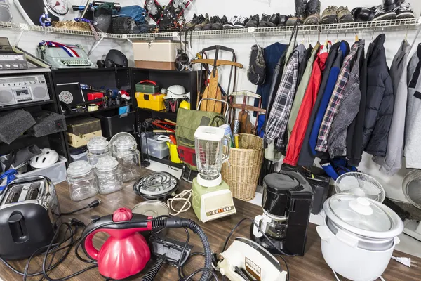 Garage Sale Corner - Vintage Thrift Store Goods — Stock Photo, Image