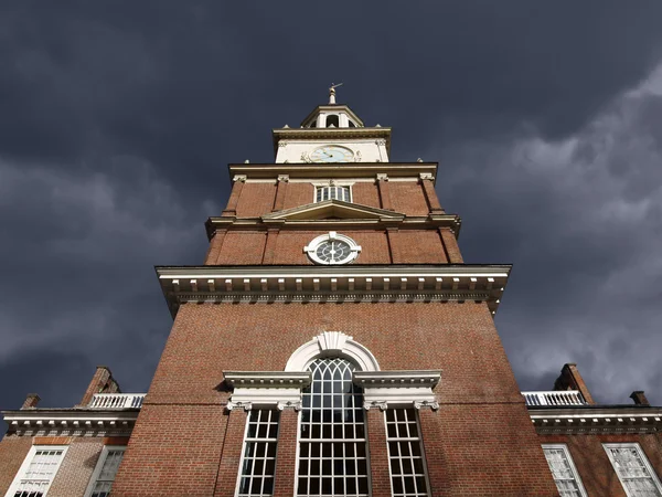 Independence Hall with Dark Storm Sky — Stock Photo, Image