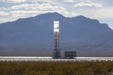 ivanpah çöl güneş termik santral Kulesi