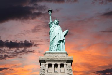 günbatımı Özgürlük heykeli