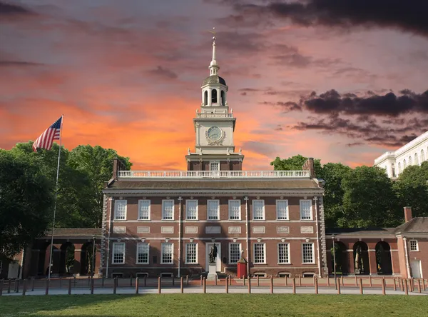 Onafhankelijkheid hall philadelphia zonsondergang — Stockfoto