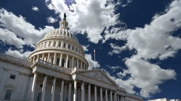 Capitolio de los Estados Unidos con nubes de lapso de tiempo — Vídeo de stock