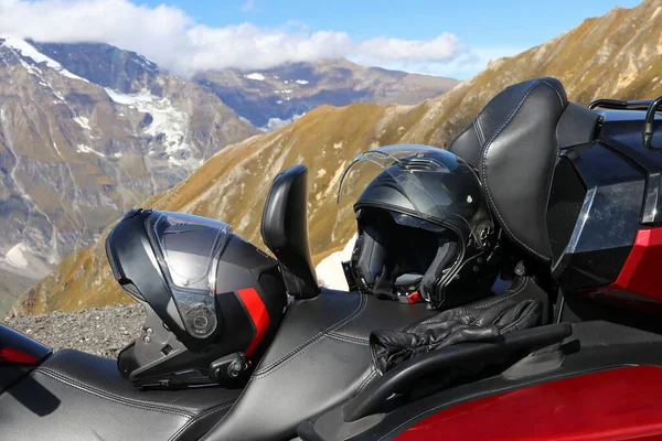 Odzież Ochronna Podczas Jazdy Motocyklu Kask Motocyklowy Rękawiczki Ważna Ochrona — Zdjęcie stockowe