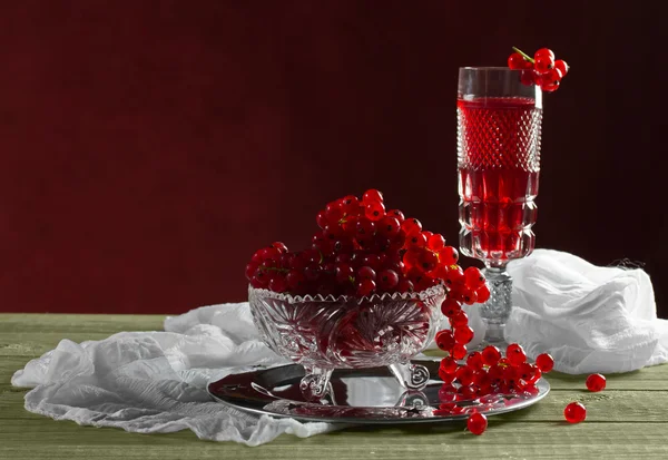 Stillleben mit roten Johannisbeeren — Stockfoto