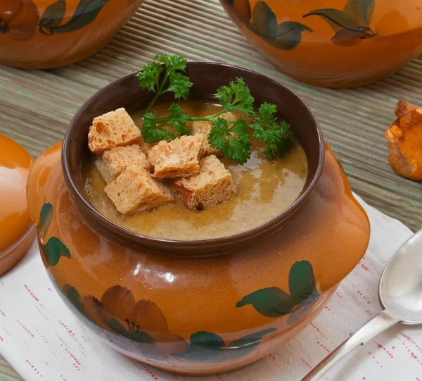 Chanterelle soup puree served with croutons — Stock Photo, Image