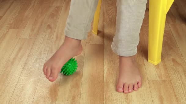 Massagem nos pés — Vídeo de Stock