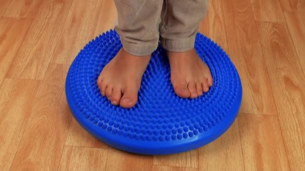 Children feet on the massage pillow — Stock Video