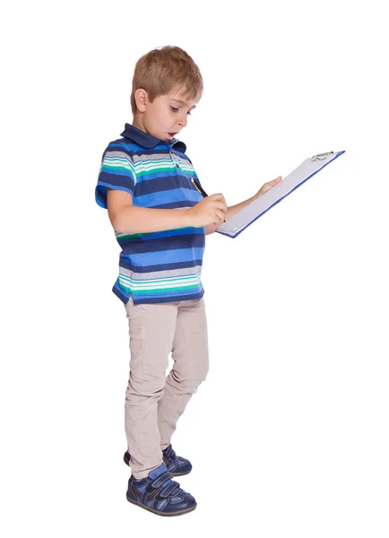Jongen schrijft in zijn dagboek. geïsoleerd op witte achtergrond. — Stockfoto