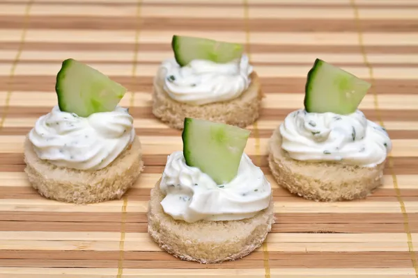 Canapé with spicy cream cheese and cucumber — Stok fotoğraf