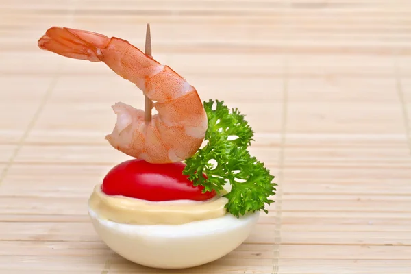 Canape with egg and a shrimp — Stock Photo, Image