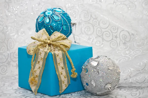 Palle di Natale e regalo — Foto Stock