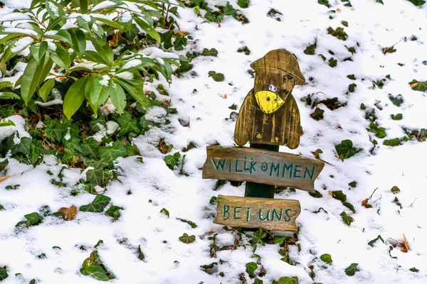 Holzschild im Freien — Stockfoto