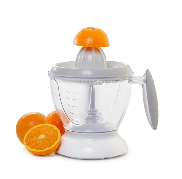 Extracteur de jus avec des oranges mûres — Photo