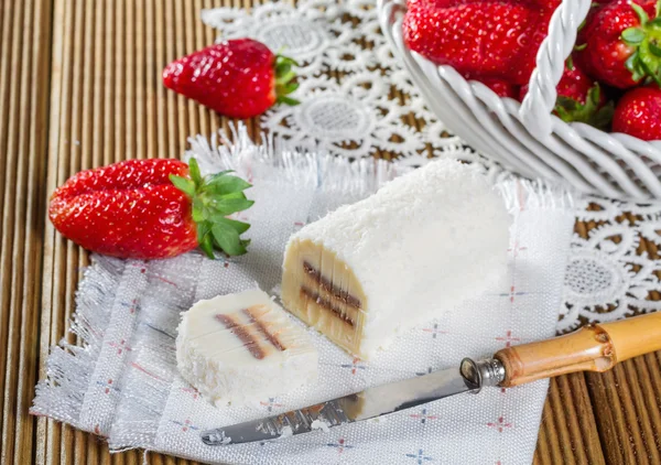 Roll of fresh cheese with white chocolate — Stock Photo, Image