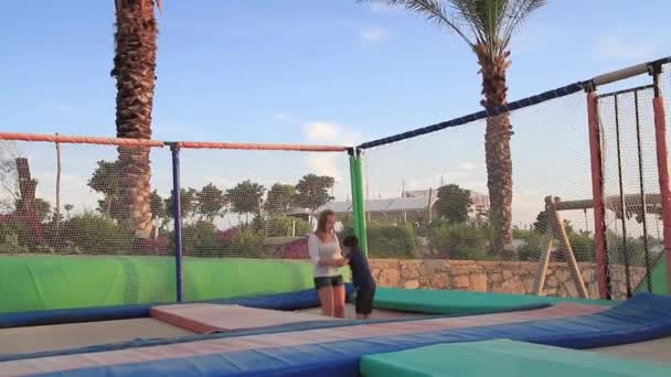 Children jumping on a trampoline — Stock Video