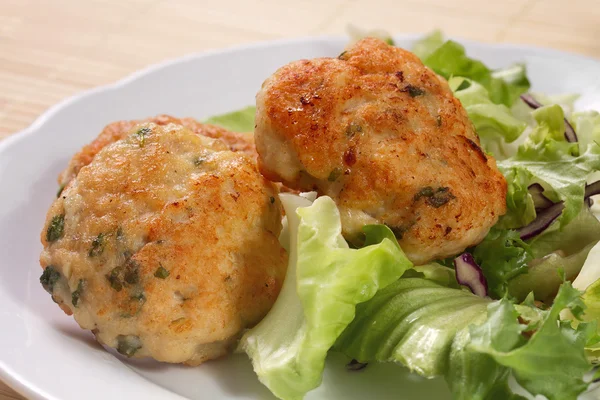 Hamburger di pollo con menta e lattuga — Foto Stock