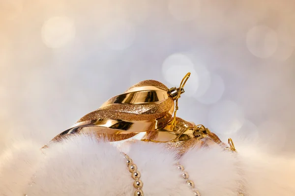 Weihnachten Hintergrund mit goldenen Eiszapfen — Stockfoto