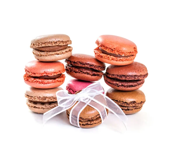 Franska macarons. isolera på vit bakgrund — Stockfoto