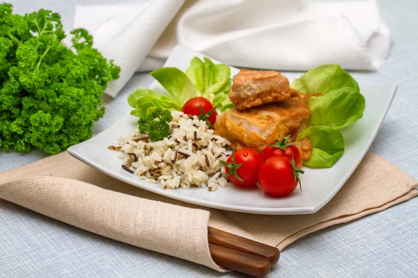 Grilled salmon fillet with rice and vegetables — Stock Photo, Image