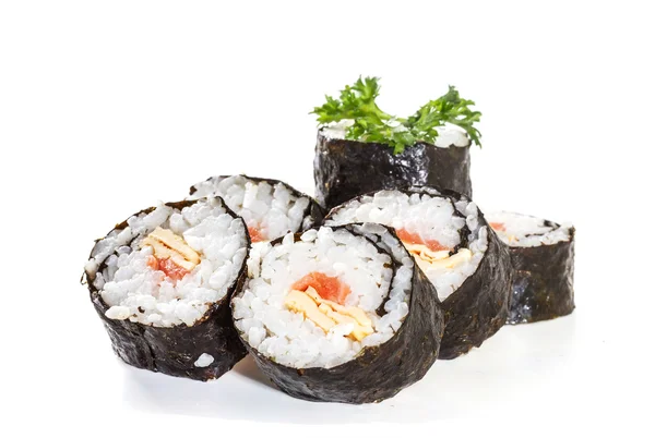 Sushi tradizionale isolato su sfondo bianco — Foto Stock