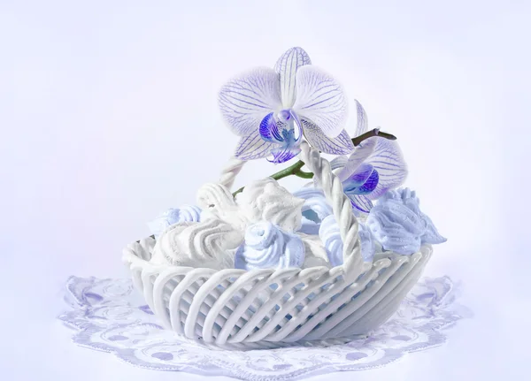Delicate meringue with blue orchid — Stock Photo, Image