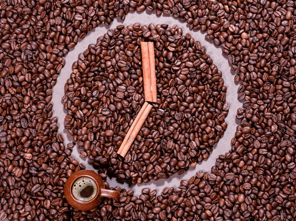 Kávová zrna v podobě hodin — Stock fotografie