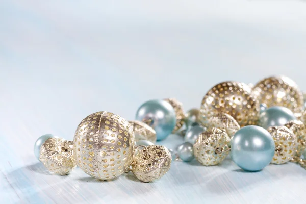 Blue beads on a wooden background closeup — Stock Photo, Image