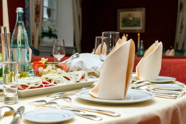 Served table in a German restaurant — Stock Photo, Image