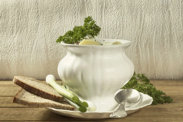 Sopa fría de verano con verduras con efecto filtro retro — Foto de Stock