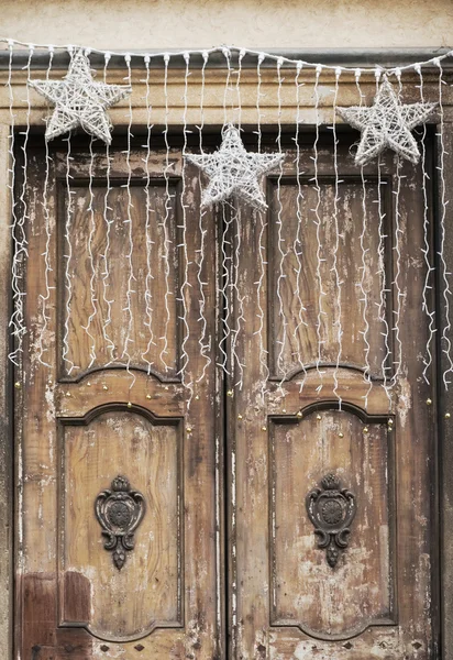 Christmas decorations in front of the door — Stock Photo, Image