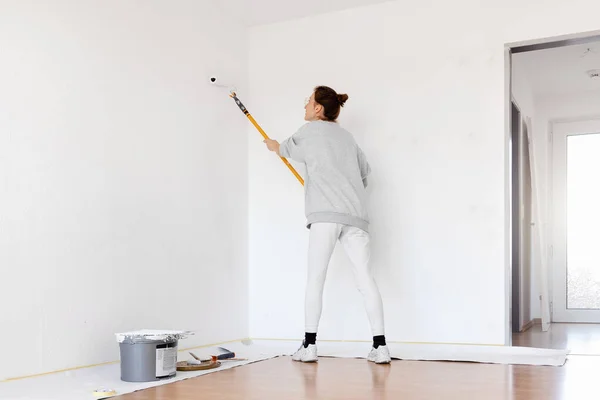 Portrait Young Adult Beautiful Single Happy Woman Painting Wall Paint — Stock Photo, Image