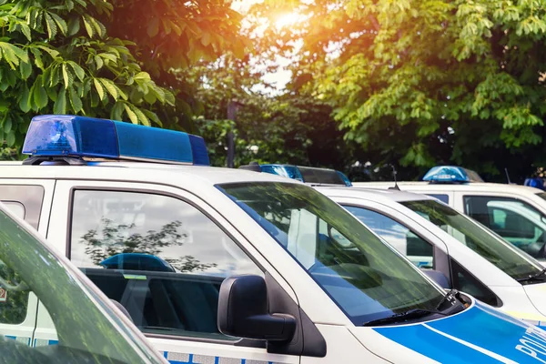 Vista Vicino Molti Furgoni Della Polizia Tedesca Parcheggiati Crudo Sul — Foto Stock