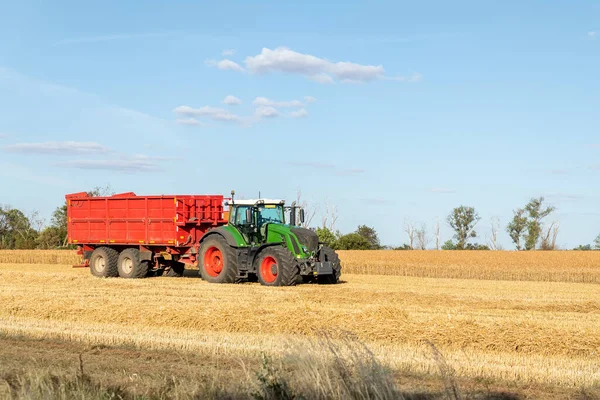 Big Modern Tractor Trucker Machine Full Loaded Grain Silage Wagon — Stockfoto