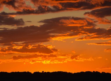 Fenton, Kentucky 'deki Fenton Ulusal Eğlence Alanı' nda Sunset 'in güzel renkleri 