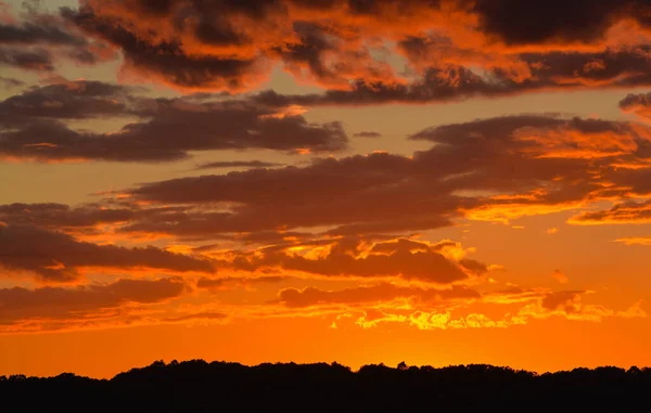 位于肯塔基州芬顿市芬顿国家娱乐区的日落美丽的色彩 — 图库照片