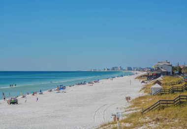 Güney Walton, Florida 'daki Meksika Körfezi' ndeki Miramar Sahili 'nin güzel beyaz kumsalı.
