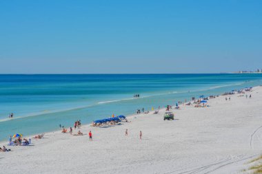 Güney Walton, Florida 'daki Meksika Körfezi' ndeki Miramar Sahili 'nin güzel beyaz kumsalı.