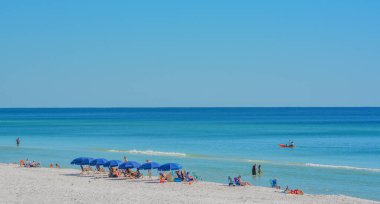 Güney Walton, Florida 'daki Meksika Körfezi' ndeki Miramar Sahili 'nin güzel beyaz kumsalı.