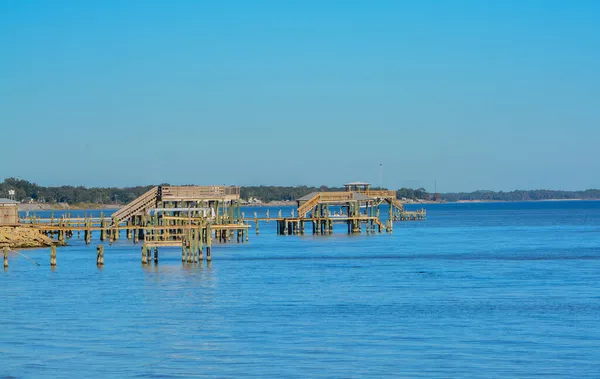 フロリダ州ウォルトン郡フリーポートのハンモック湾に広がるドック — ストック写真