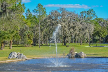 Lithia, Hillsborough County, Florida kırsalında bir çeşme.