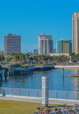St. Petersburg, Florida 'daki Tampa Körfezi' ndeki Yeni St. Pete İskelesi.