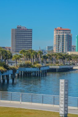 St. Petersburg, Florida 'daki Tampa Körfezi' ndeki Yeni St. Pete İskelesi.