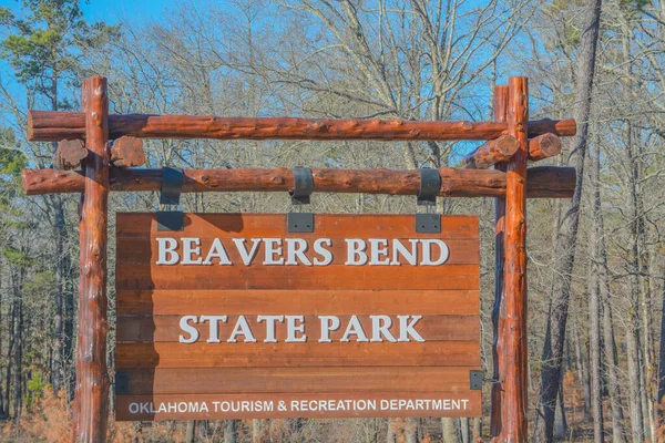 俄克拉荷马州断腿湾海狸弯州立公园入口标志 — 图库照片